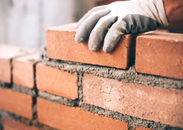 Ciment brique et maçon pour faire un mur