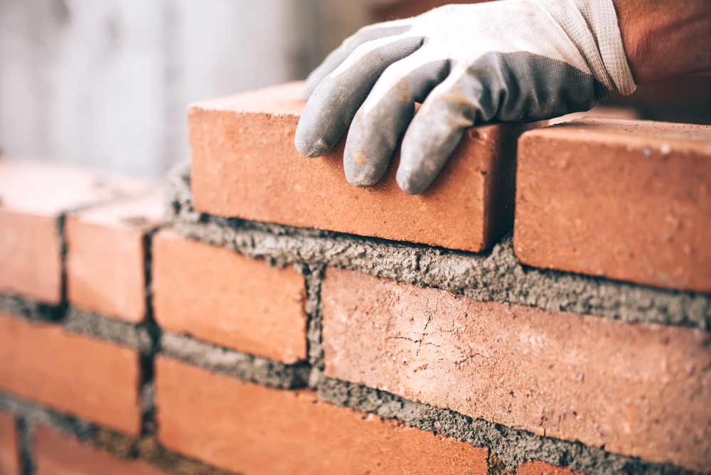 Ciment brique et maçon pour faire un mur